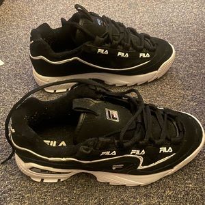Black and white womens fila shoes worn twice basically brand new